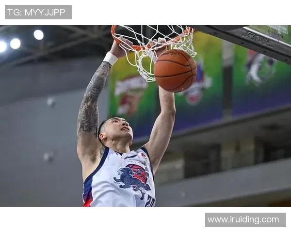 山东队对决上海队钱靖雯展现精彩篮球技艺的巅峰对抗赛